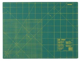 611374 - Cutting Mat for Rotary Cutters with cm and Inch Scale